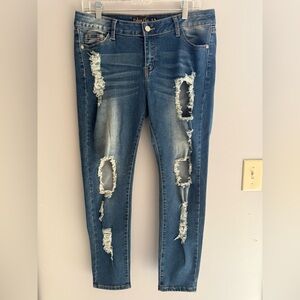 Urban Chic Women’s Skinny Medium Denim Jeans SZ 13 Distressed Faded Thrashed